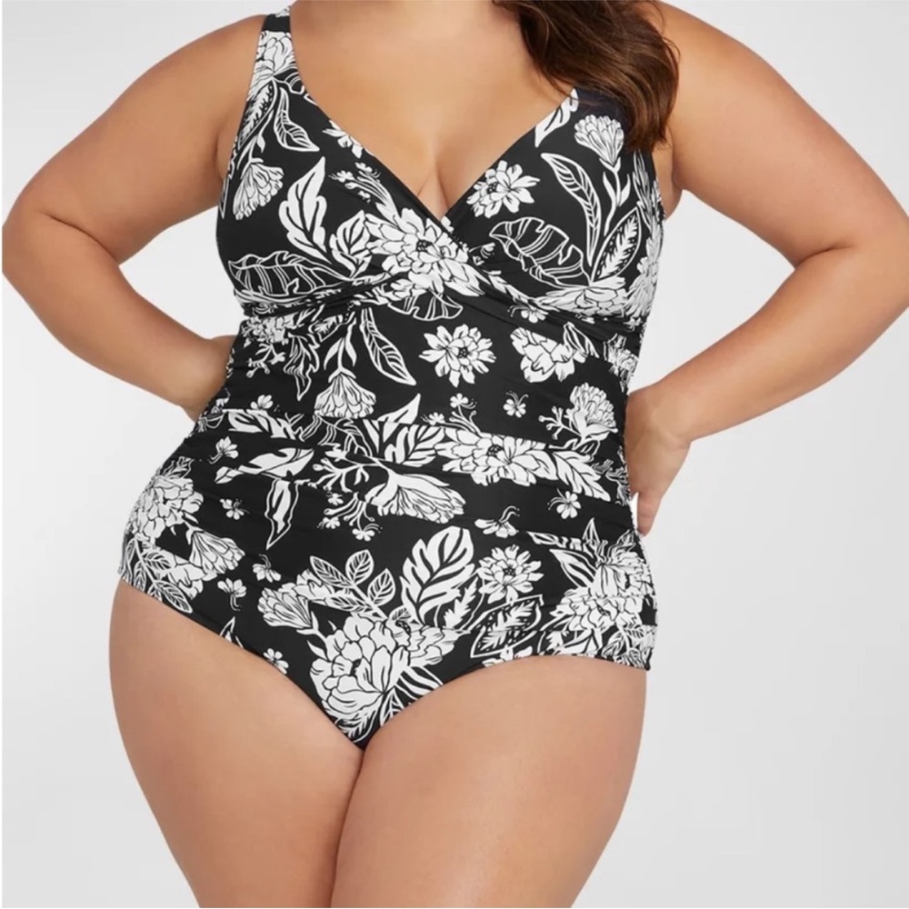 Artesands plus size Black and White Floral Swimsuit 24 NEW
